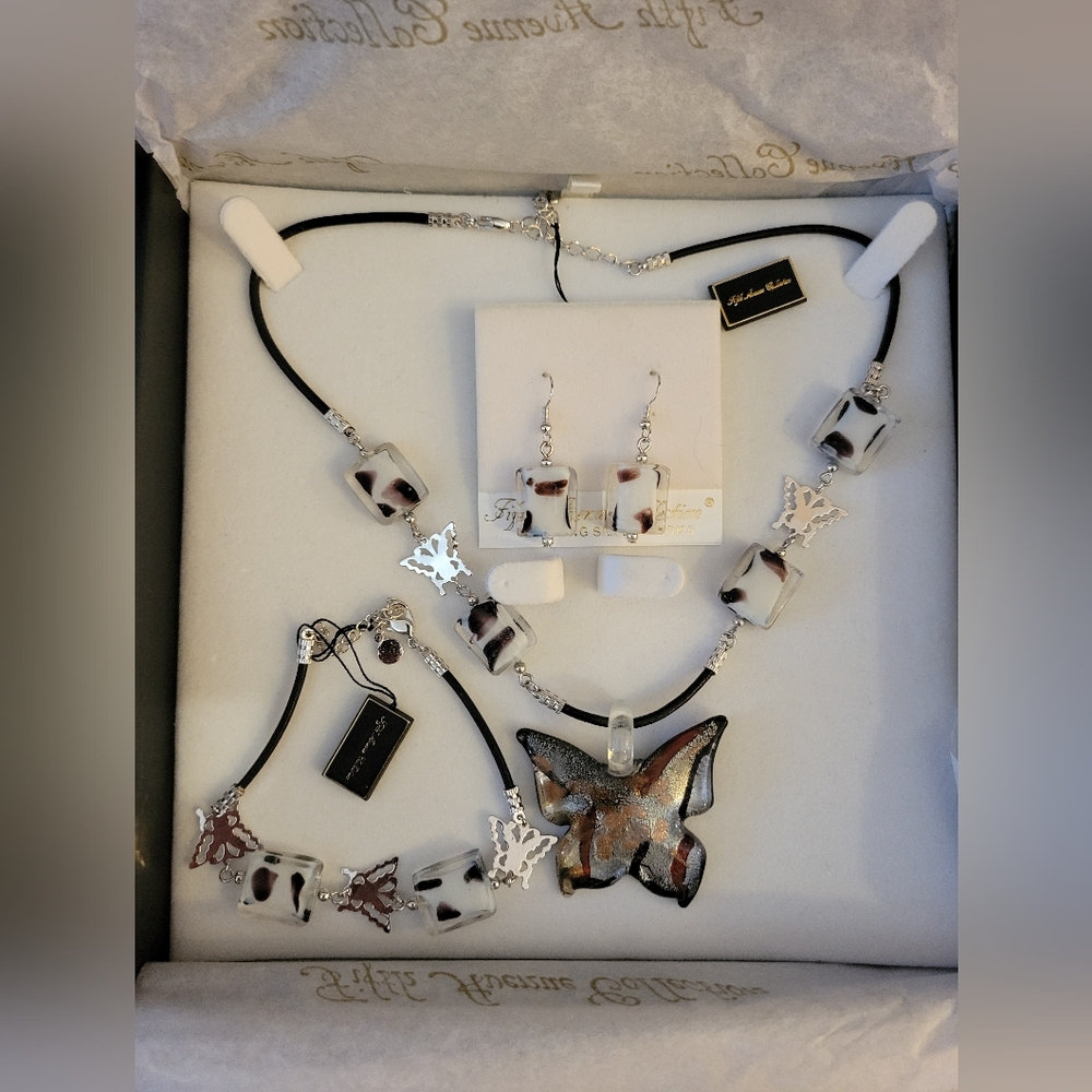 Fifth Avenue Collection  ,Black and Silver Butterfly Necklace Set